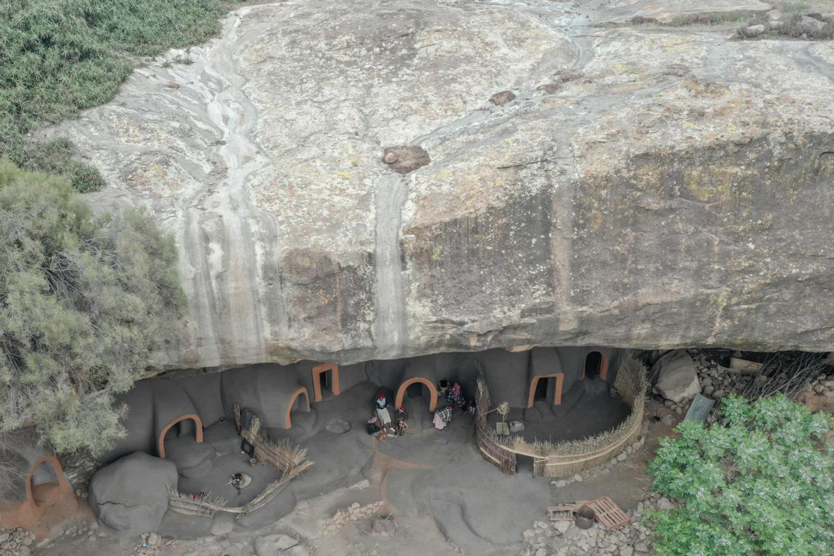 Los últimos habitantes de las cuevas de Kome, en Lesotho