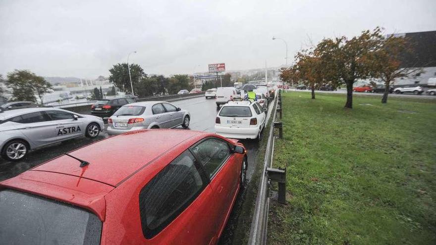 Un alcance entre dos coches provoca una colisión en cadena en Lavedra