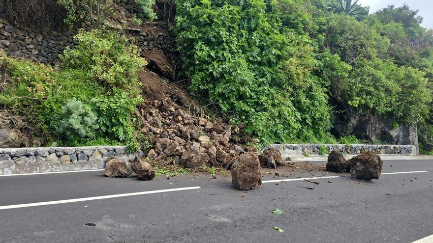 Cerrada al tráfico una carretera de Tenerife por desprendimientos