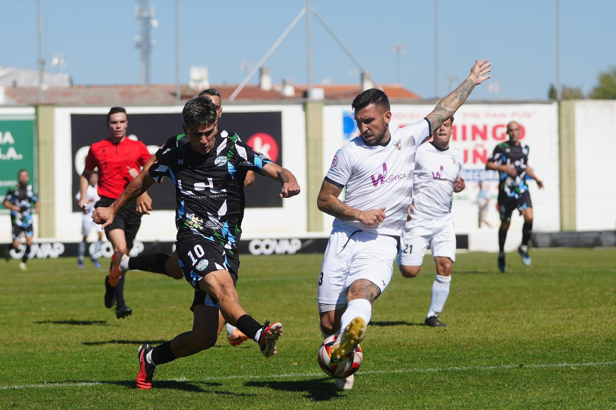 Pozoblanco-Ciudad de Lucena, las imágenes del partido en el Eleuterio Olmo