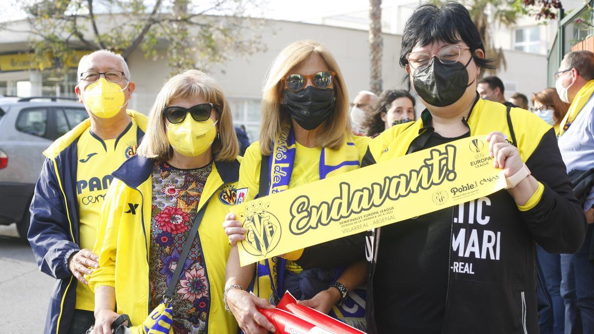 GALERÍA DE FOTOS | Así han recibido al equipo en los aledaños del estadio