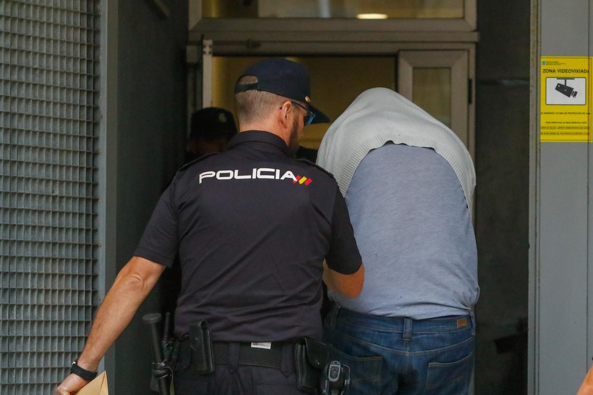 Llegada al juzgado de los detenidos por la operación contra el tráfico de droga.