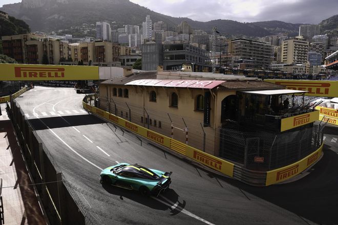 Fernando Alonso en el Aston Martin Valhalla