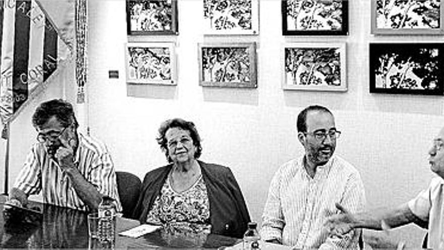 Tonetxo Pardiñas, Didín Puig, Diego Gómez i Emili Mira, ahir, a la seu de la Societat Coral El Micalet de València.