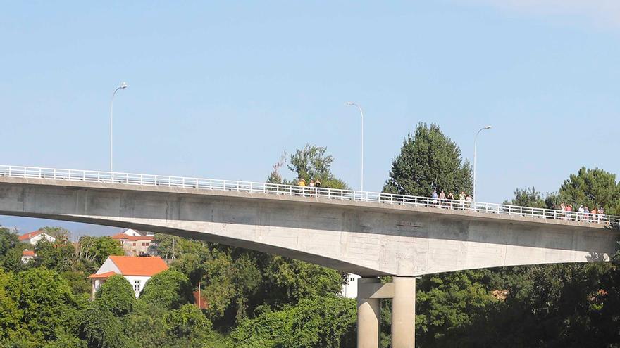 Salvada ‘in extremis’ tras caer del puente de Salvaterra