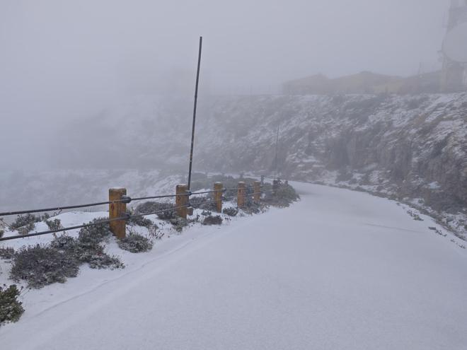 El invierno irrumpe con fuerza con intensas lluvias y las primeras nieves en el Puig Major