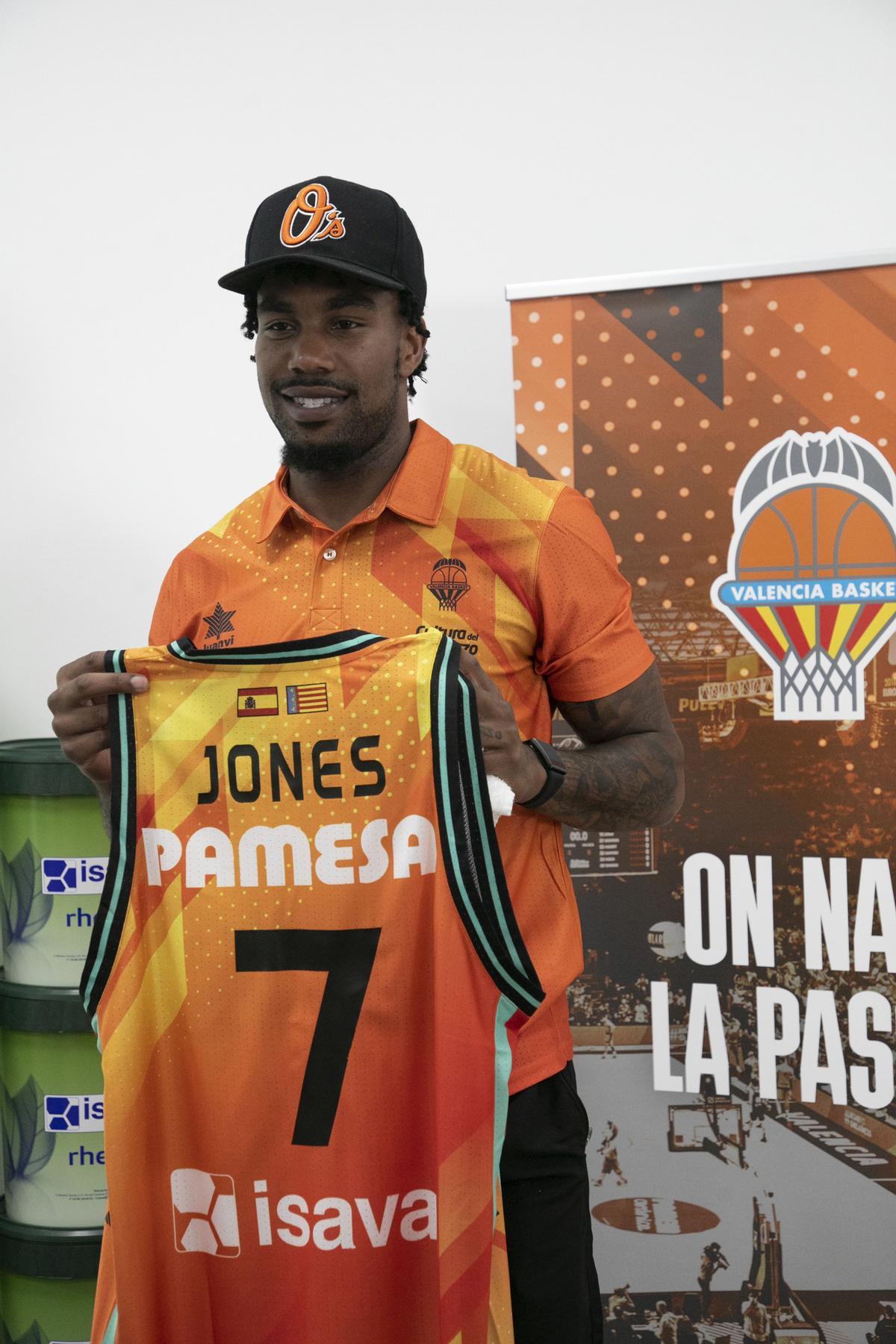 Jones, en el día de su presentación