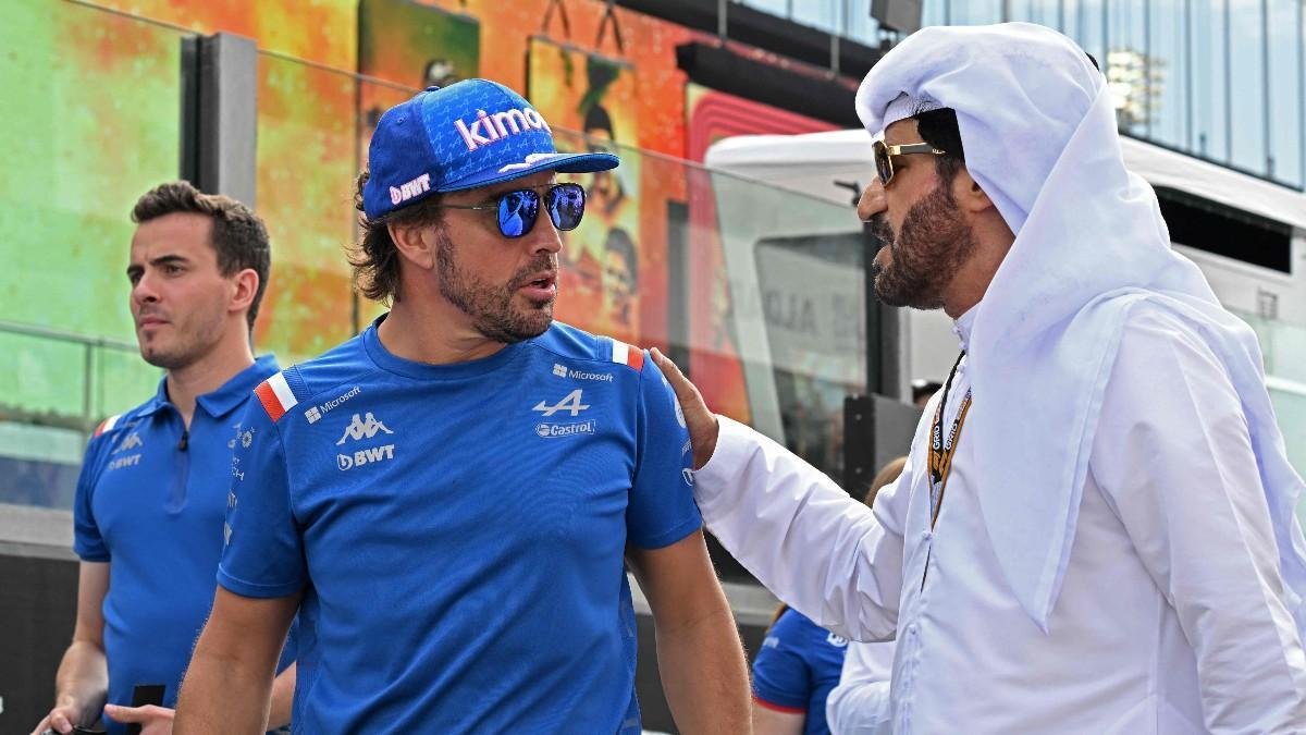 Alonso, en el paddock de Abu Dhabi