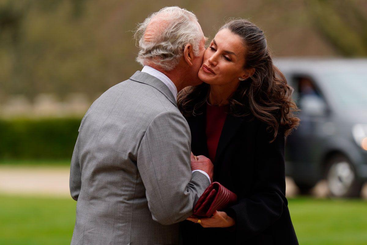 El recibimiento del príncipe Carlos a la reina Letizia en Reino Unido