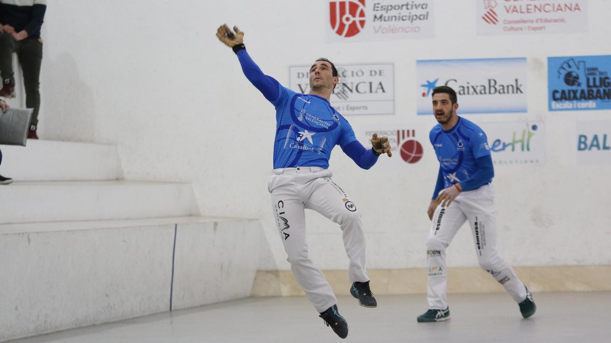 Victòria per 60-40 de l’equip de Vila-real de José Salvador, Nacho i Guillermo davant el d’Almussafes amb De la Vega, Tomàs II i Bueno.