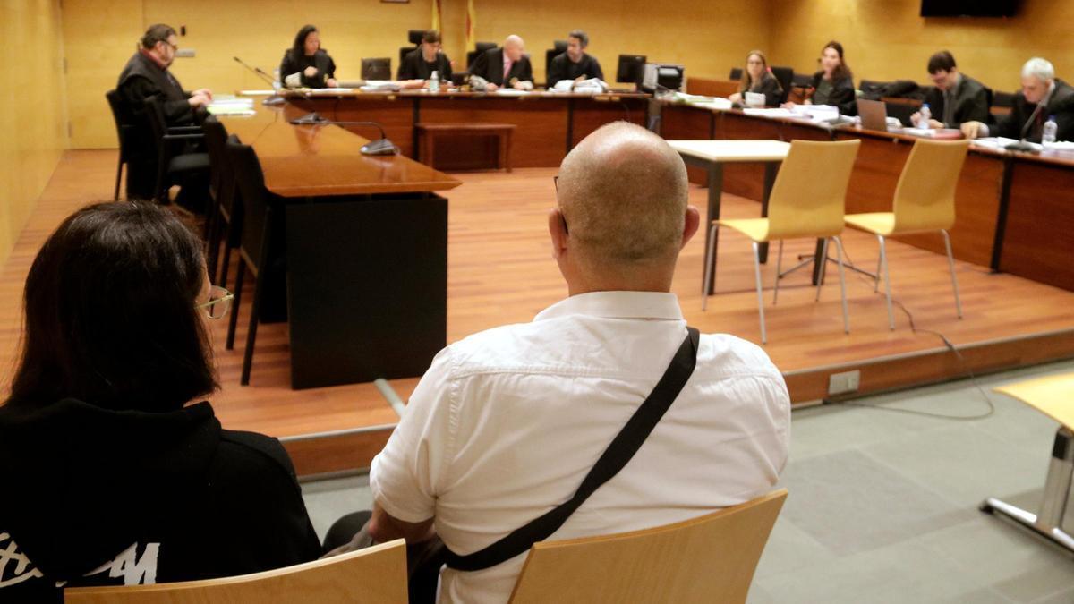 L'acusat d'abusar de cinc menors d'edat a Empuriabrava al judici a l'Audiència de Girona.