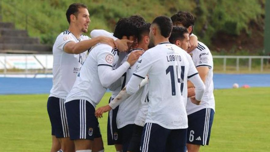 Los futbolistas del Badajoz celebran un gol en Jerez durante la pasada campaña.