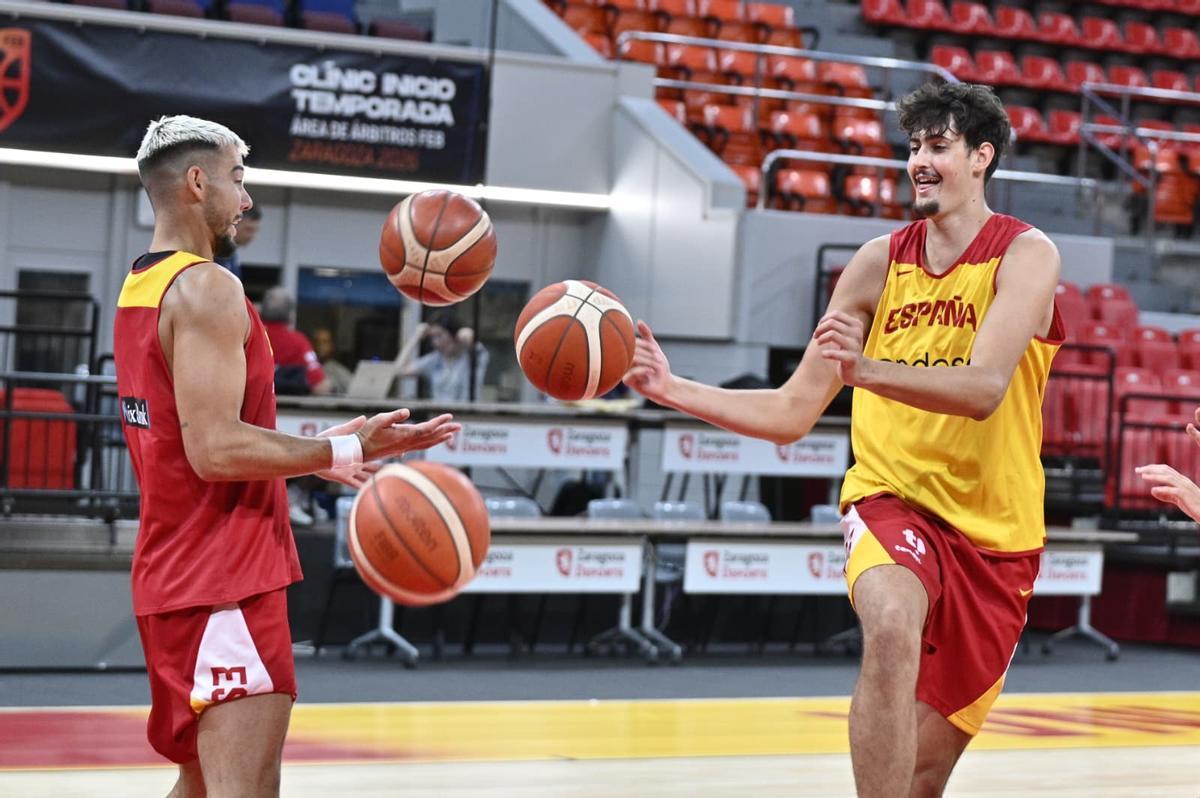 Aday Mara con Willy Hernangómez en el entrenamiento de este martes 25 de agosto en el Priíncipe Felipe.