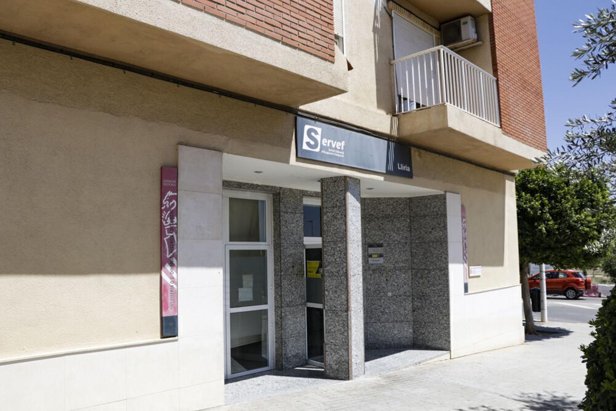 Entrada del edificio Labora de llíria.