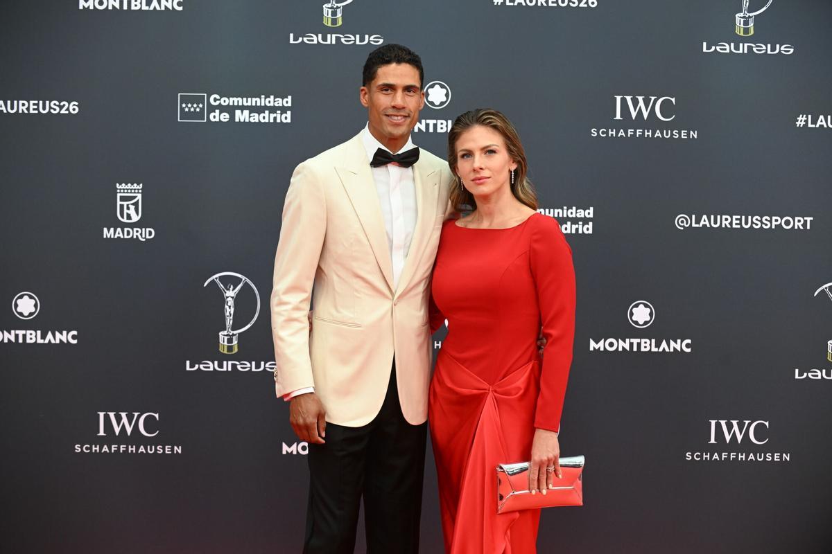 Raphaël Varane y su mujer, Camille Tytgat, durante la gala de entrega de los Laureus World Sports Awards 2026 que se celebran en la Galería de Cristal del Palacio de Cibeles