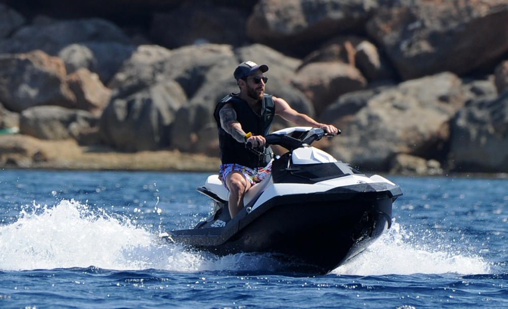 Messi se relaja en Ibiza en familia.
