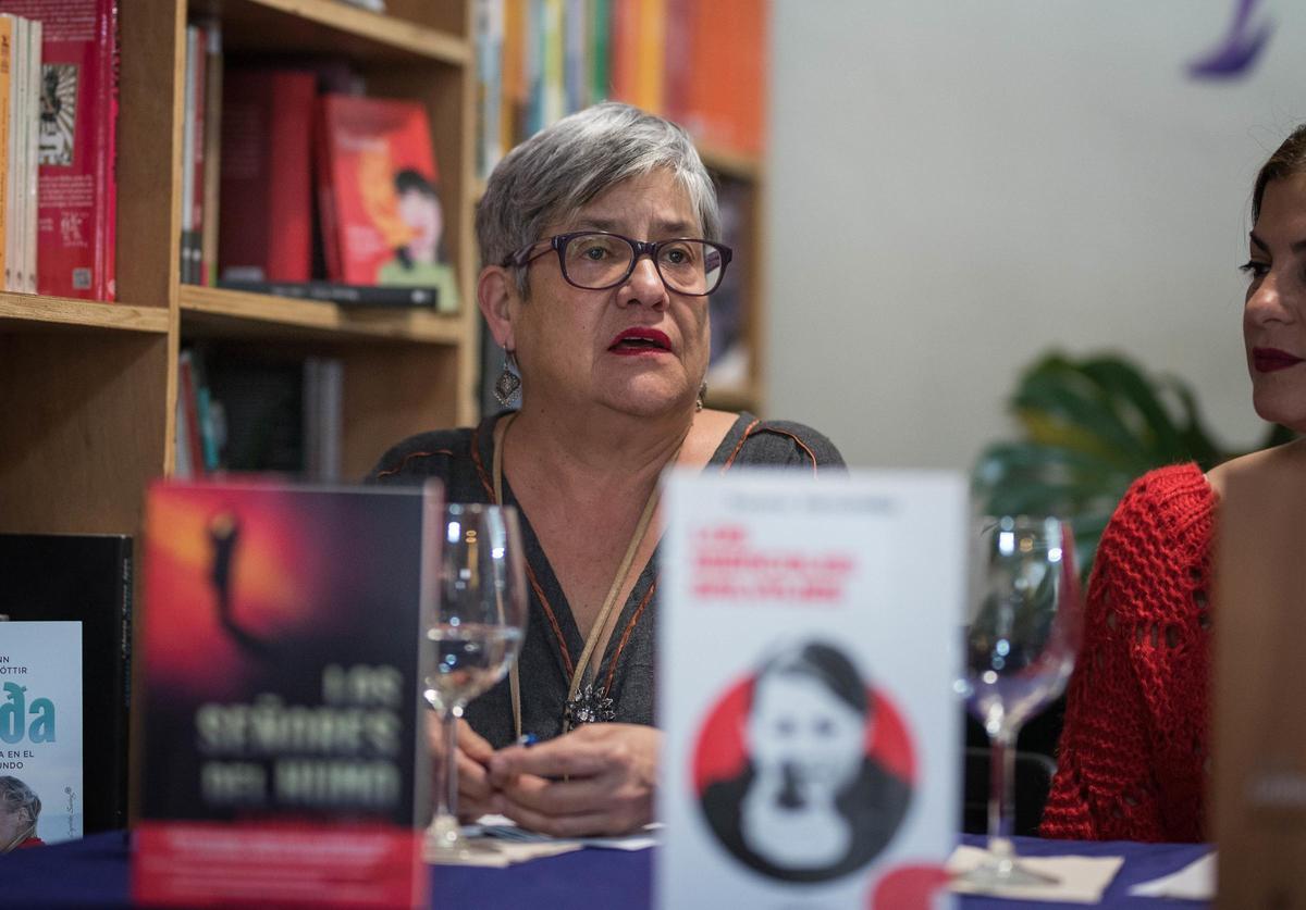 Izaskun Legarza en una actividad en la Librería de Mujeres, en Santa Cruz.