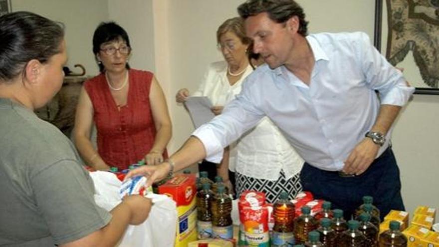 El reparto de alimentos es una de las actividades esenciales de Cáritas.