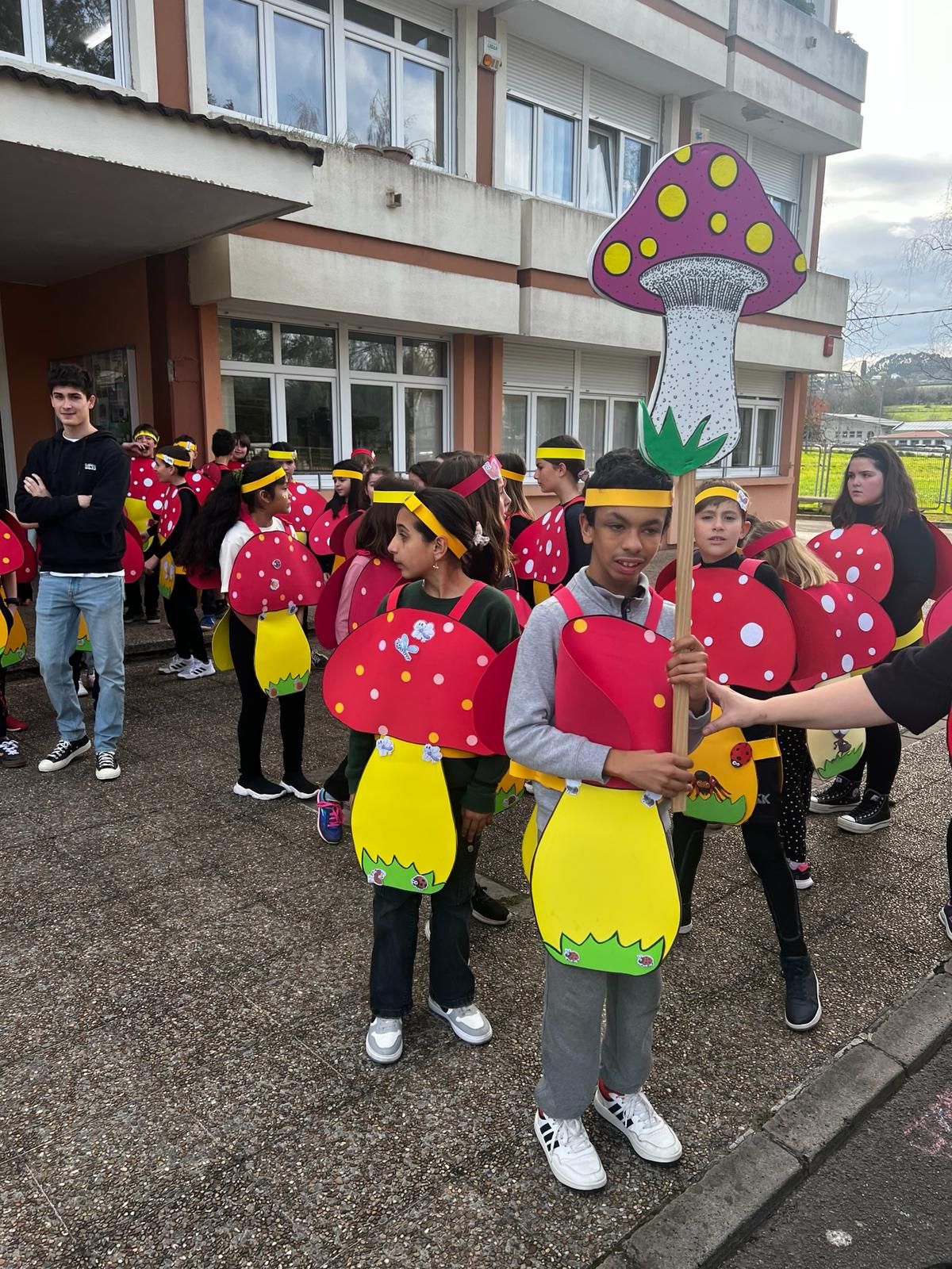 Un viaje por el mundo y a la naturaleza: así han celebrado los colegios de Villaviciosa el carnaval