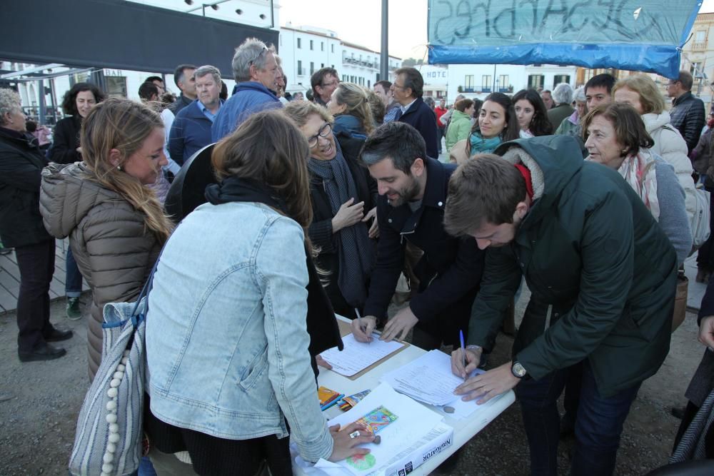 Protesta per la tala de plataners a Cadaqués