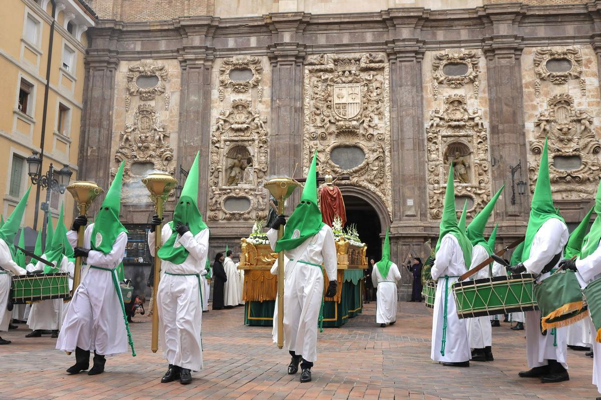 Procesión de la Cofradía de las Siete Palabras y San Juan Evangelista
