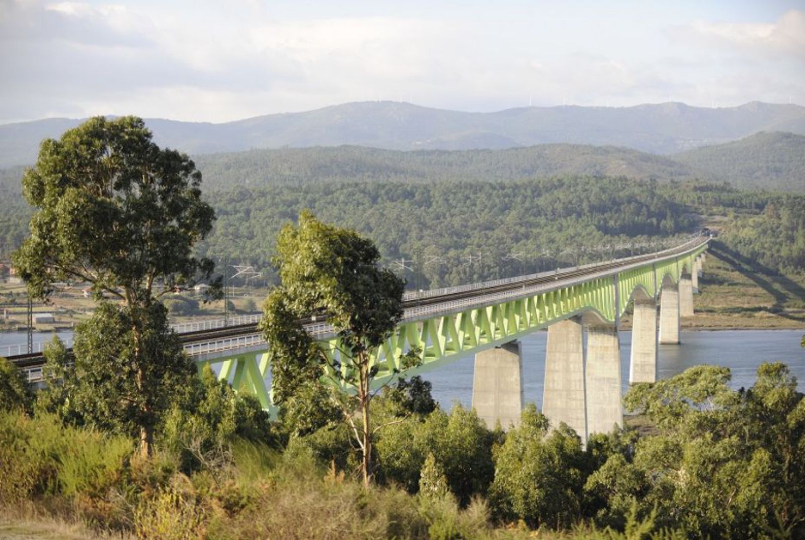 Viaducto que une Catoira y Rianxo sobre el río Ulla