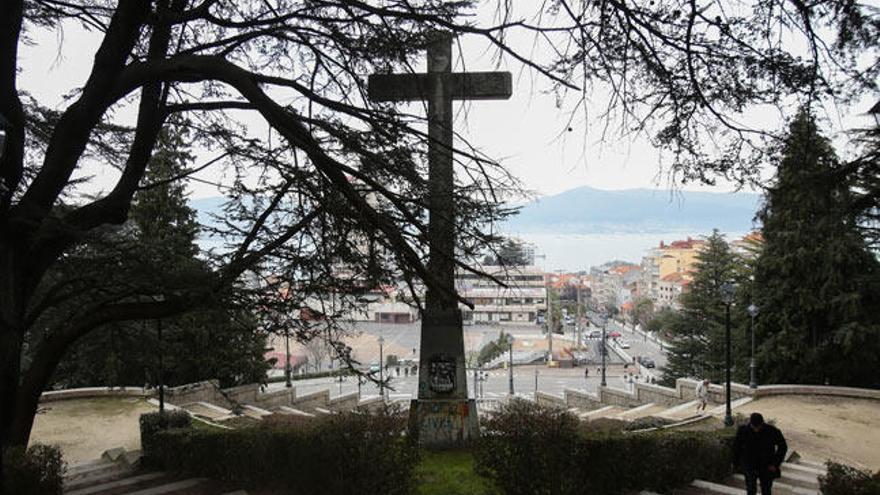 Vista de la cruz situada en O Castro // A. Irago