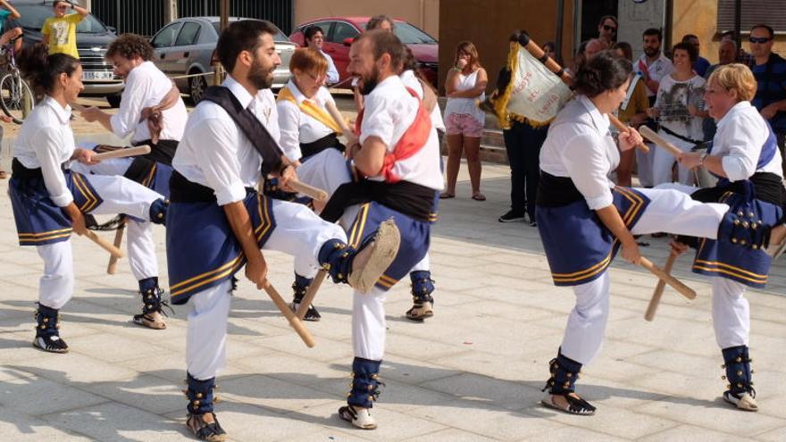 Actuació del Ball de Bastons.