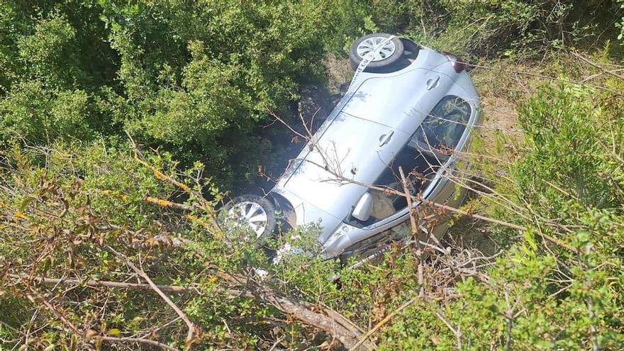 Mor un veí de Camps en caure amb el cotxe per un barranc a la BV-3008, a Fonollosa