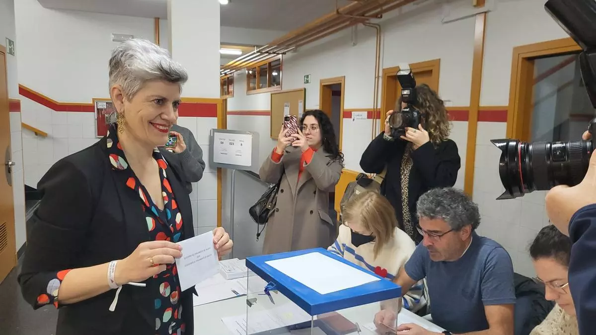 Los candidatos de A Coruña madrugan para votar