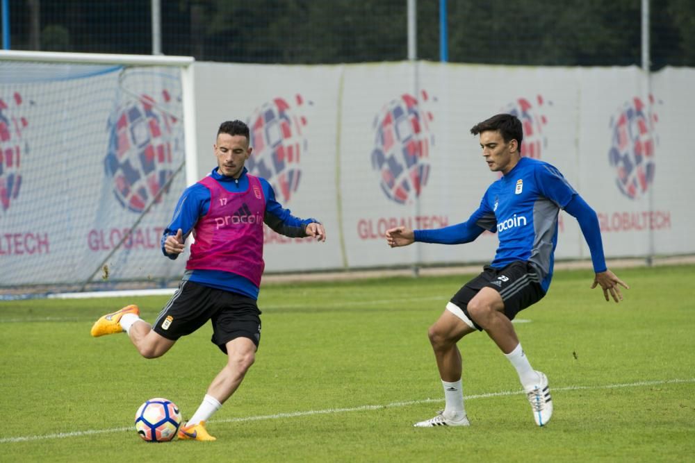 Entrenamiento del Real Oviedo con la visita del boxeador Aitor Nieto