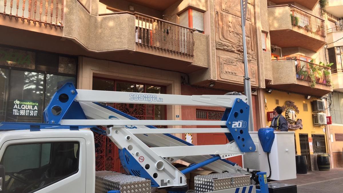 El Ayuntamiento de Jumilla sustituye las luminarias de la Plaza del Rey Don Pedro