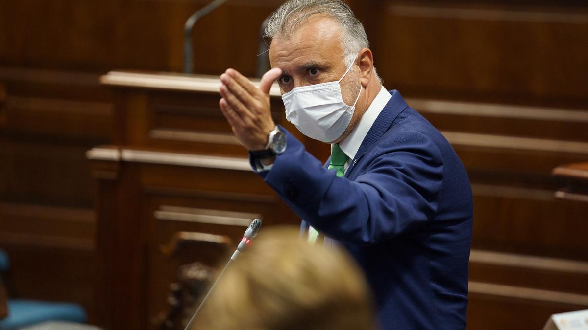 Ángel Víctor Torres, hoy, en el pleno del Parlamento de Canarias.