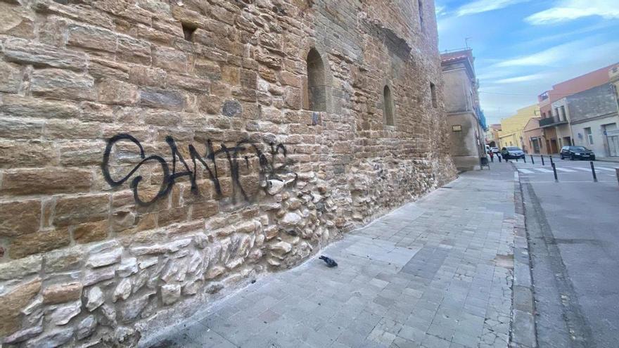 La Bisbal d&#039;Empordà denuncia pintades al castell que s&#039;ha restaurat recentment