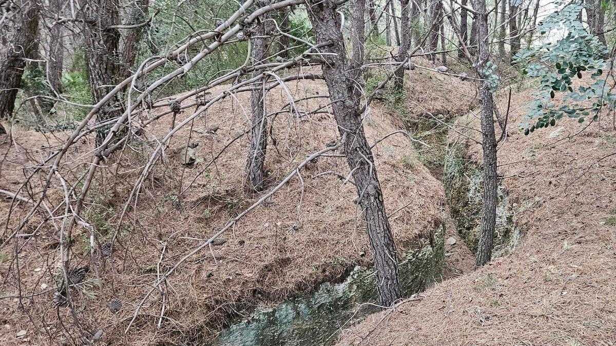 Foto de les trinxeres de la guerra civil construïdes a la Masmudella, en Cabanes.