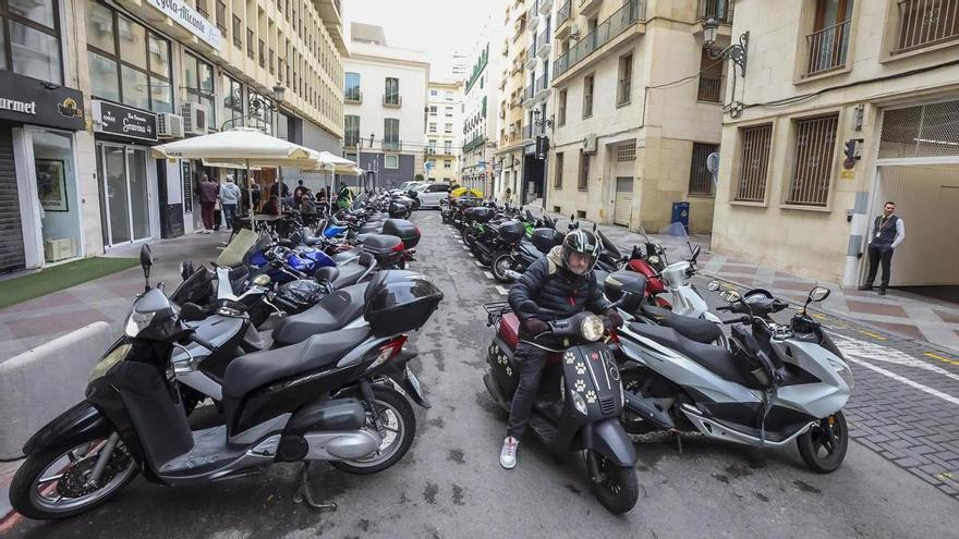 Alicante pierde 228 plazas de aparcamiento para motos en un año