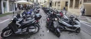 Alicante pierde 228 plazas de aparcamiento para motos en un año