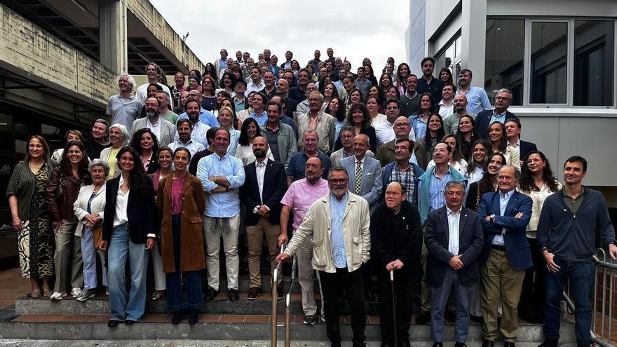 El San Ignacio, un colegio que deja huella en Oviedo: más de 150 antiguos alumnos realizan una multitudinaria celebración en el centro