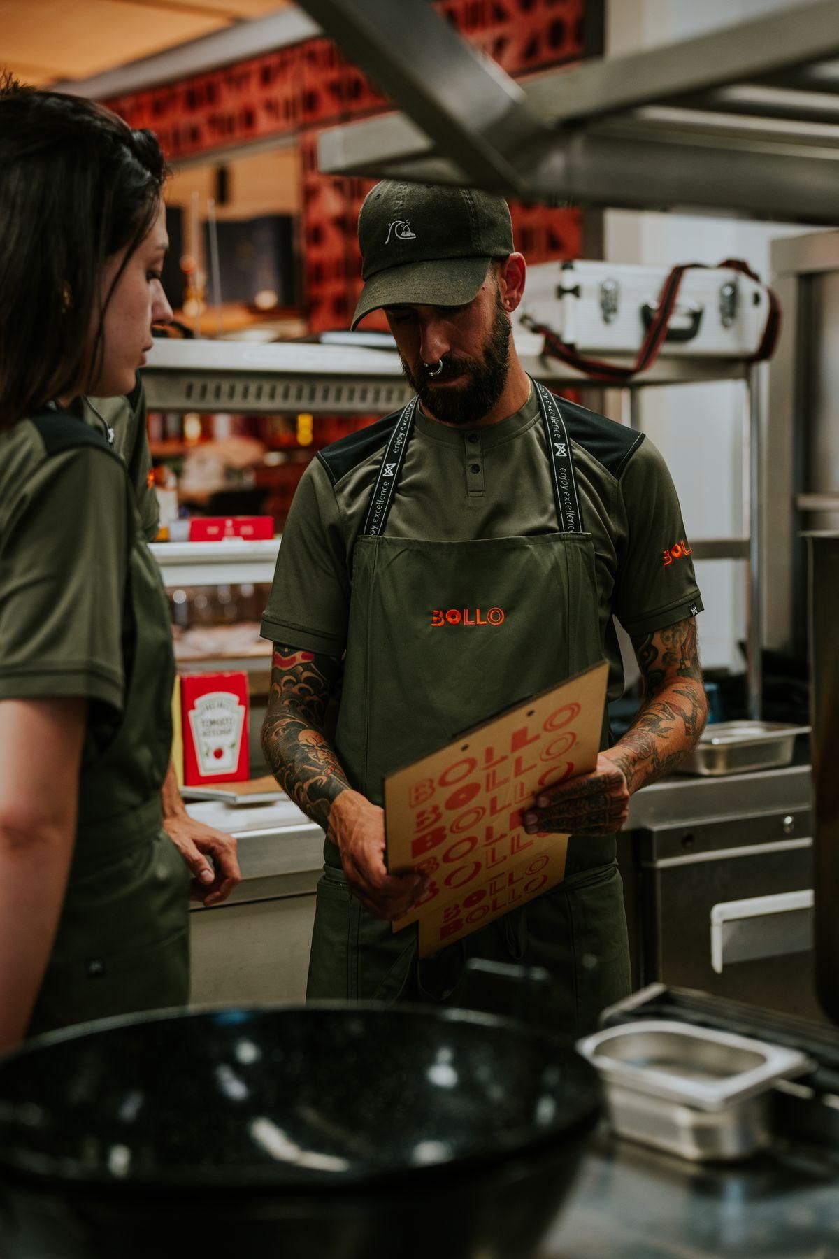 Adrián López está al frente de la cocina de Bollo.
