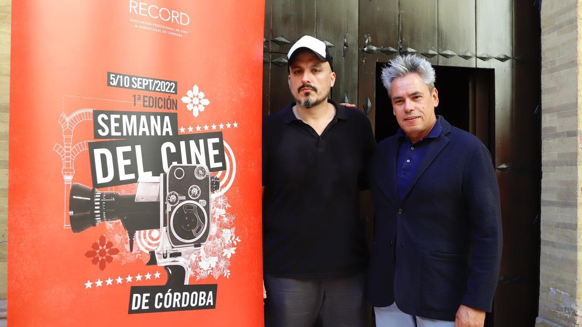 El director de la Semana del Cine de Córdoba, Edgar Burgos, y el productor Manuel Cristóbal