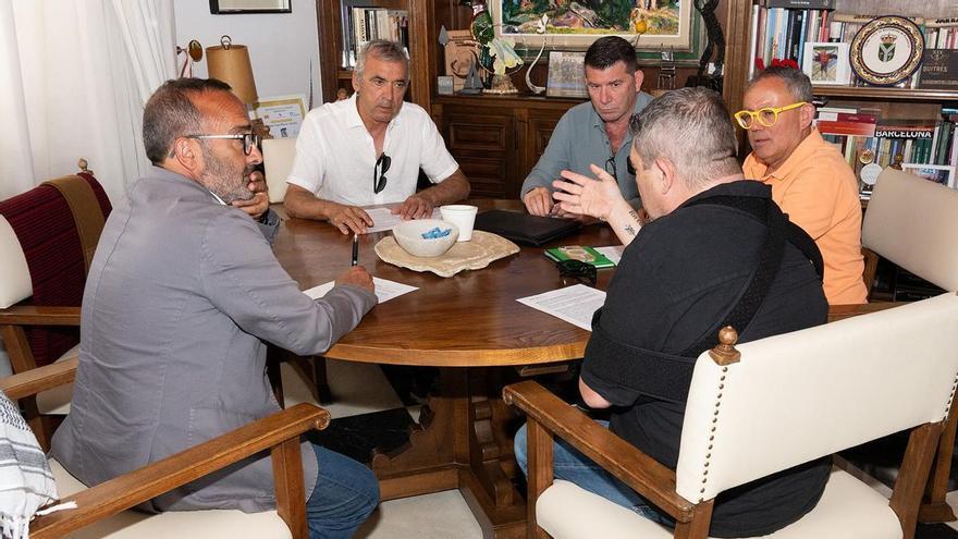 Galería | Así ha sido la reunión con los representantes de las autoescuelas de Cáceres