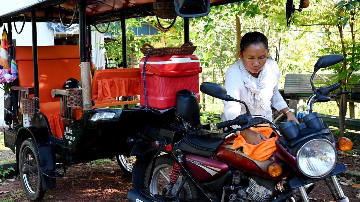 Conductora de tuktuk en Camboya