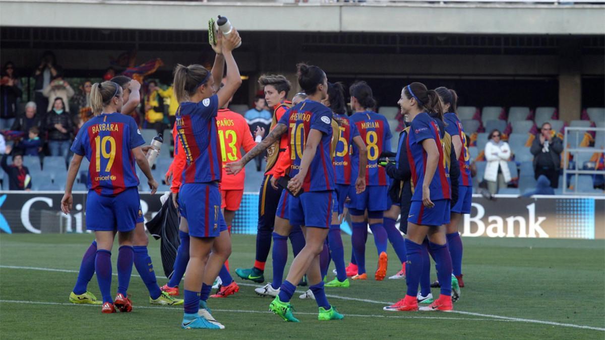 Las jugadoras del Barça agradecen a la afición el apoyo en el partido de las semifinales de la Champions frente al PSG