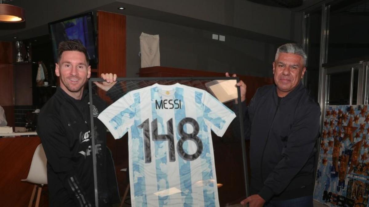 Messi, homenajeado por el fútbol argentino