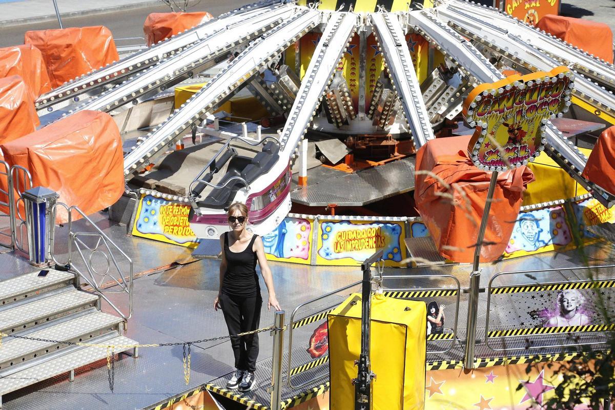 Sonia Santos, ante la atracción que tienen instalada estos días en Milladoiro.