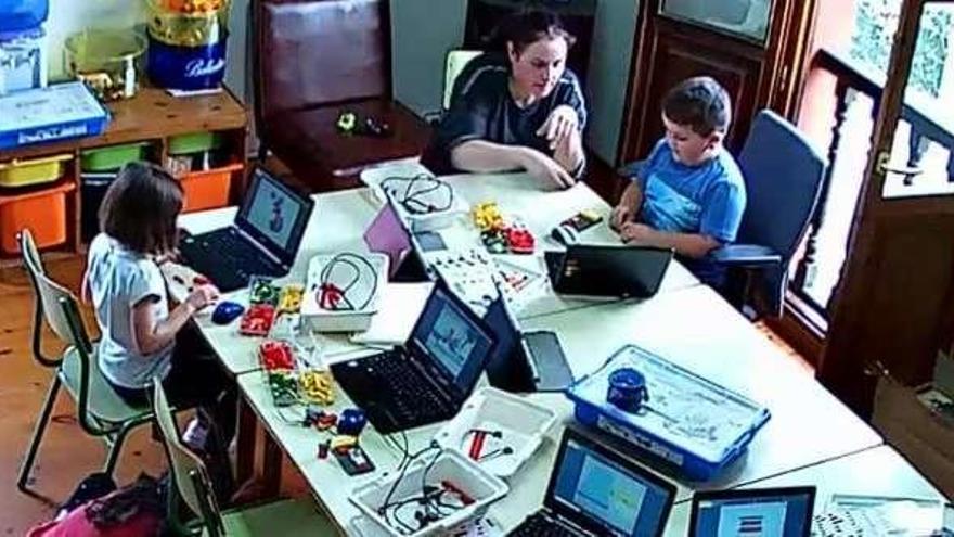 Coviella, sede de un curso de robótica y drones para padres e hijos