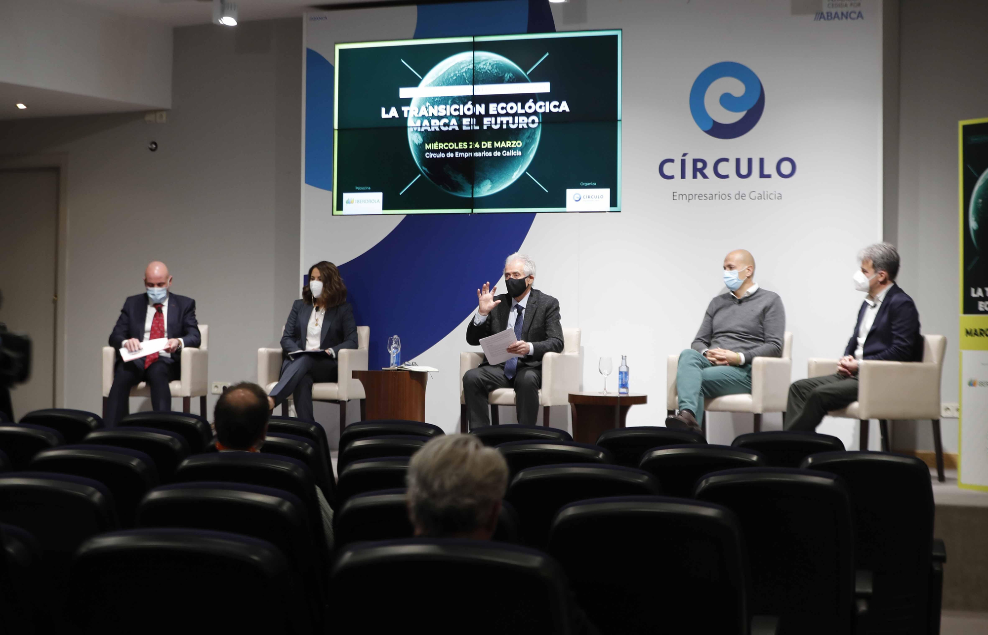 Mesa redonda con empresas gallegas por la transición ecológica. // Pablo Hernández