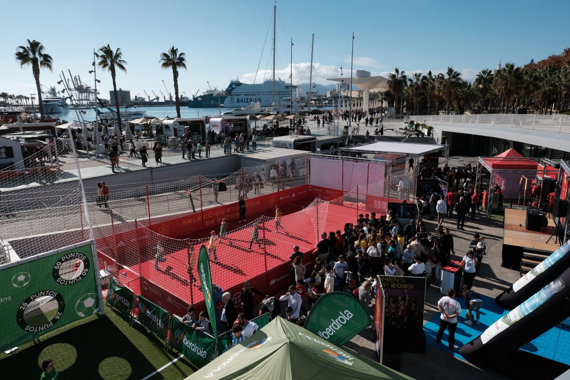 La Fan Zone de la selección femenina de fútbol en el Muelle Uno