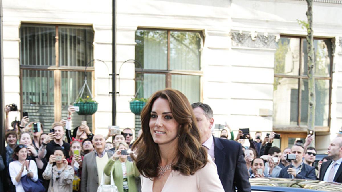 El look de Kate Middleton con traje de Alexander McQueen