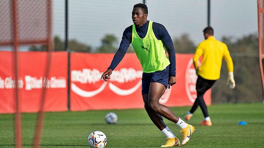 Ibrahima Kebé, en un entrenament a La Vinya.